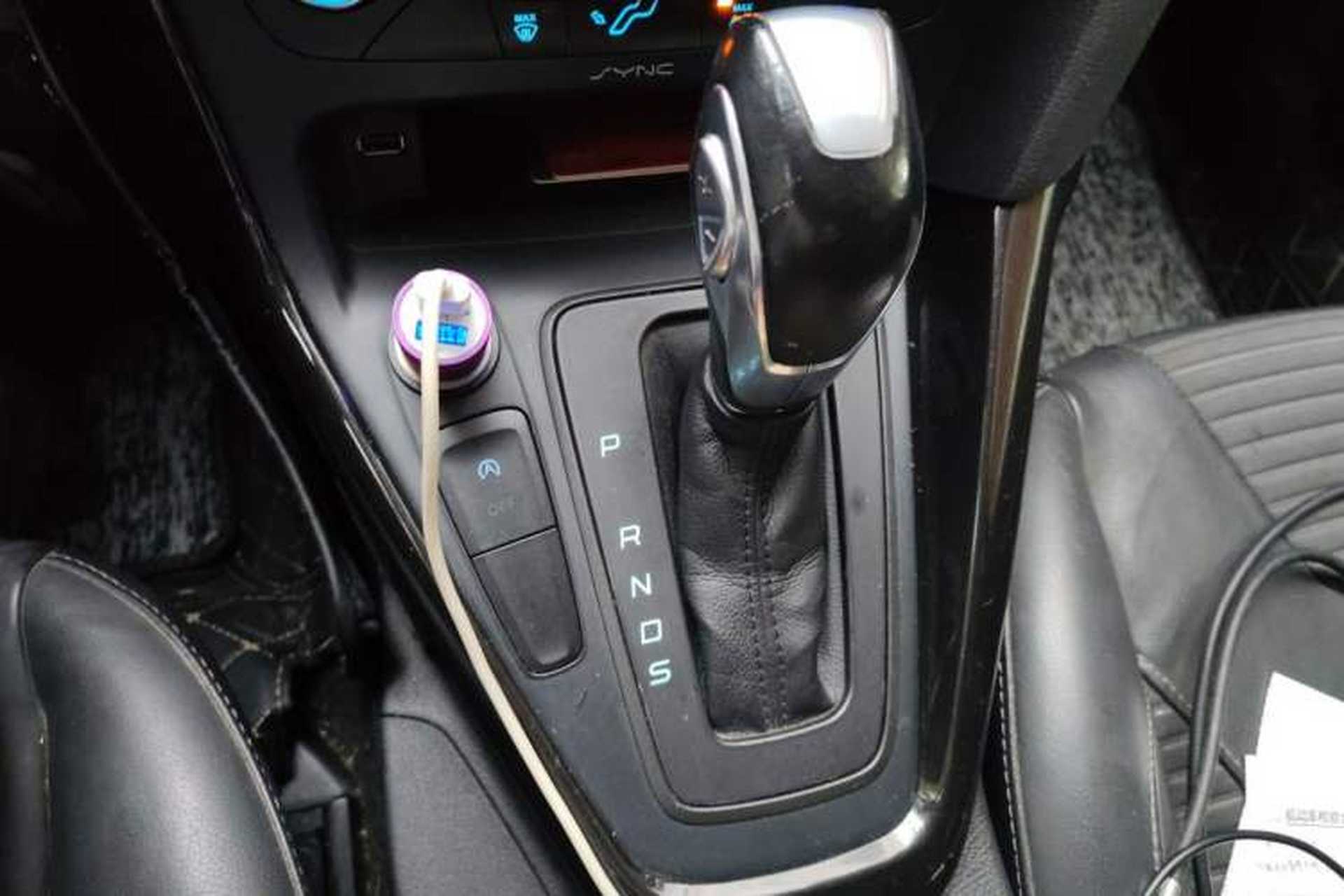 Used Ford Focus 2015 Sedan EcoBoost 125 Automatic Supreme Style Edition Gear Lever
