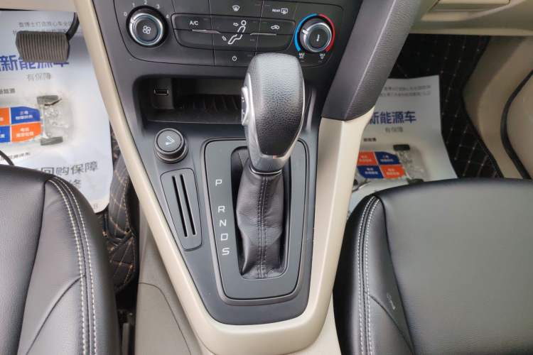 Used Ford Focus 2015 Sedan 1.6L Automatic Comfort Model Gear Lever