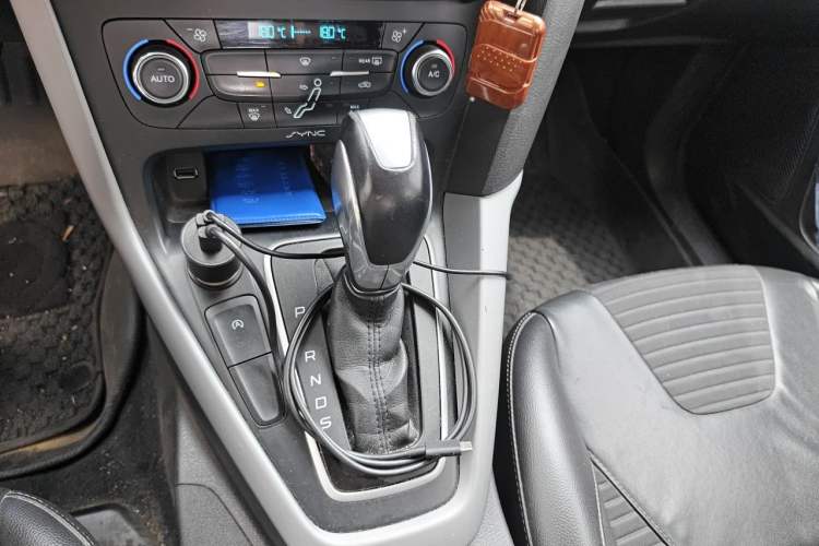 Used Ford Focus 2015 Hatchback EcoBoost 180 Automatic Sport Model Gear Lever