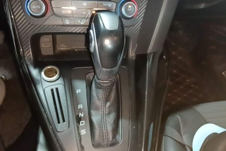 Used Ford Focus 2015 Sedan 1.6L Automatic Trend Model Gear Lever