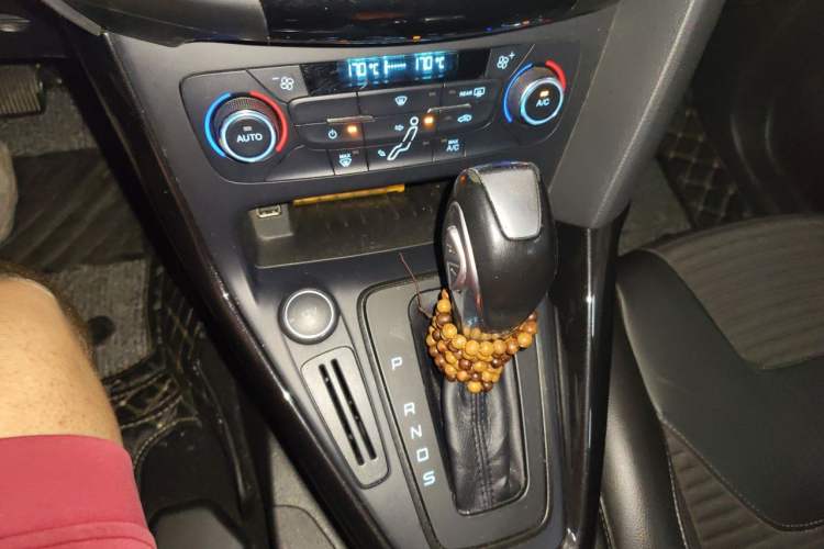 Used Ford Focus 2015 Sedan 1.6L Automatic Trend Model Gear Lever
