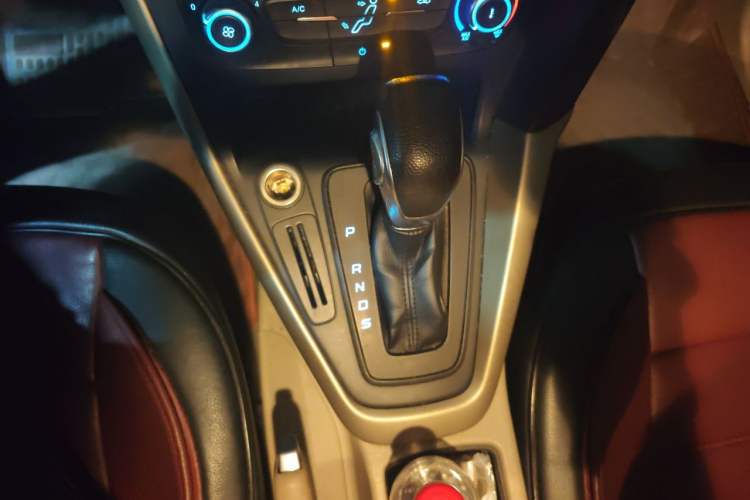 Used Ford Focus 2015 Sedan 1.6L Automatic Comfort Model Gear Lever