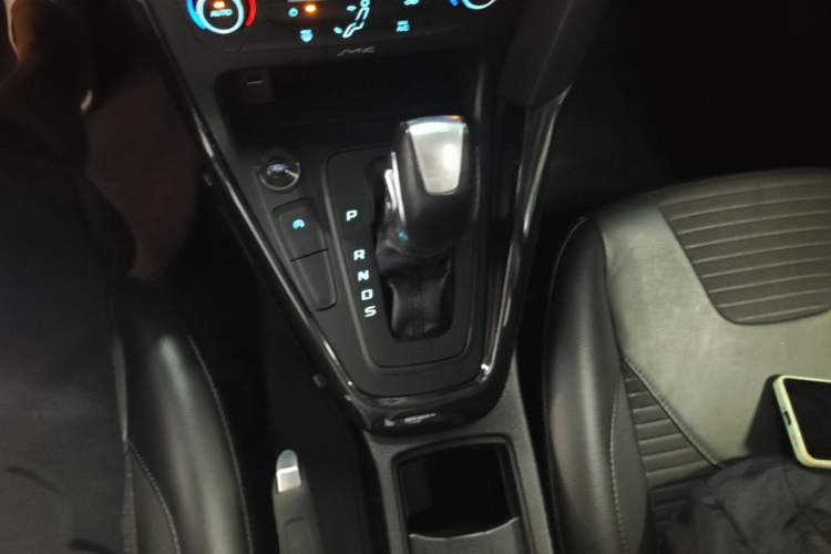 Used Ford Focus 2015 Sedan EcoBoost 180 Automatic Elite Model Gear Lever