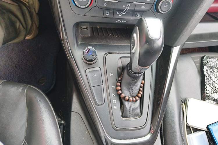 Used Ford Focus 2015 Sedan EcoBoost 180 Automatic Elite Model Gear Lever