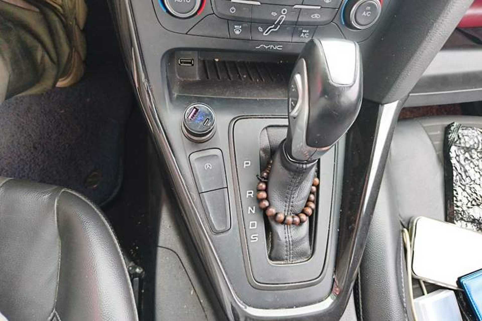 Used Ford Focus 2015 Sedan EcoBoost 180 Automatic Elite Model Gear Lever