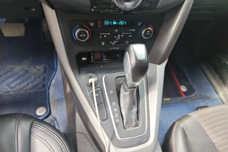 Used Ford Focus 2015 Hatchback EcoBoost 180 Automatic Sport Model Gear Lever