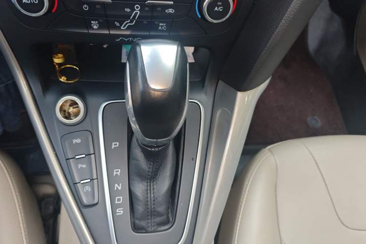 Used Ford Focus 2015 Sedan EcoBoost 180 Automatic Flagship Model Gear Lever