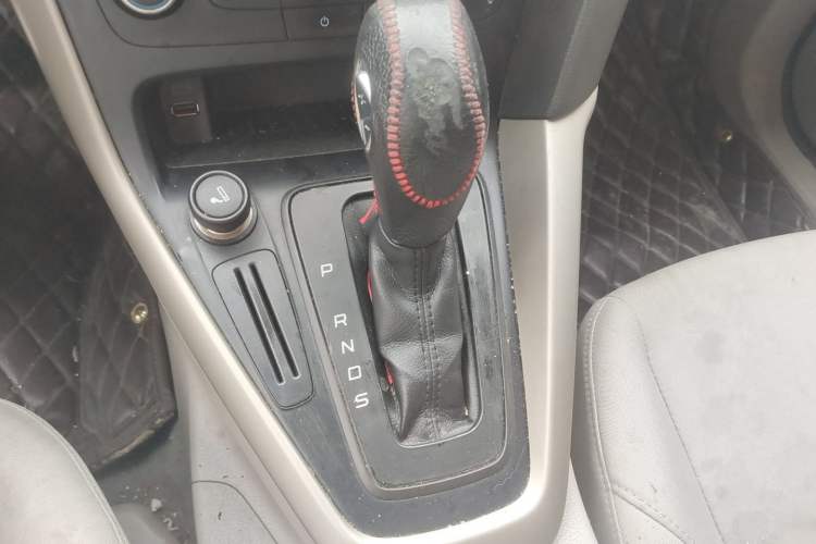Used Ford Focus 2015 Sedan 1.6L Automatic Comfort Model Gear Lever
