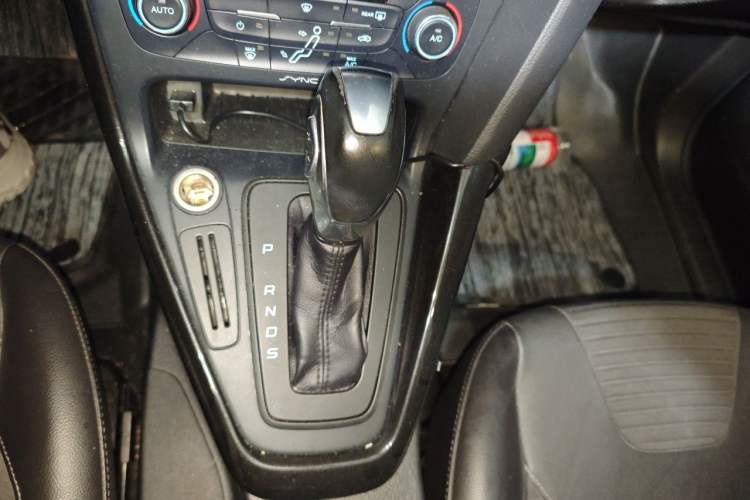 Used Ford Focus 2015 Hatchback 1.6L Automatic Fashion Edition Gear Lever