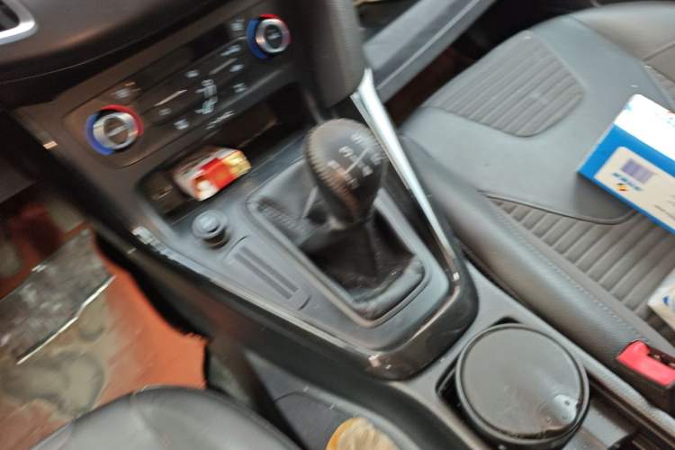 Used Ford Focus 2015 Hatchback 1.6L Manual Fashion Edition Gear Lever