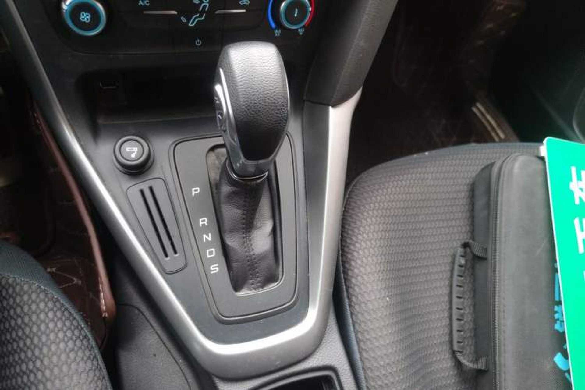 Used Ford Focus 2015 Hatchback 1.6L Automatic Comfort Model Gear Lever