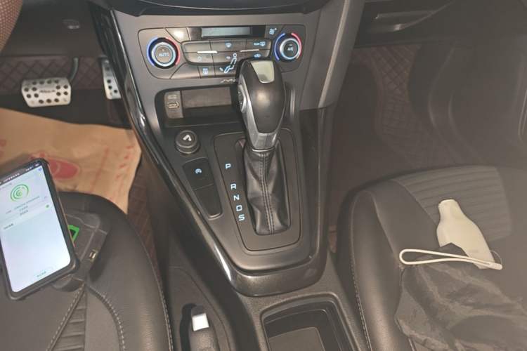 Used Ford Focus 2015 Sedan EcoBoost 180 Automatic Elite Model Gear Lever
