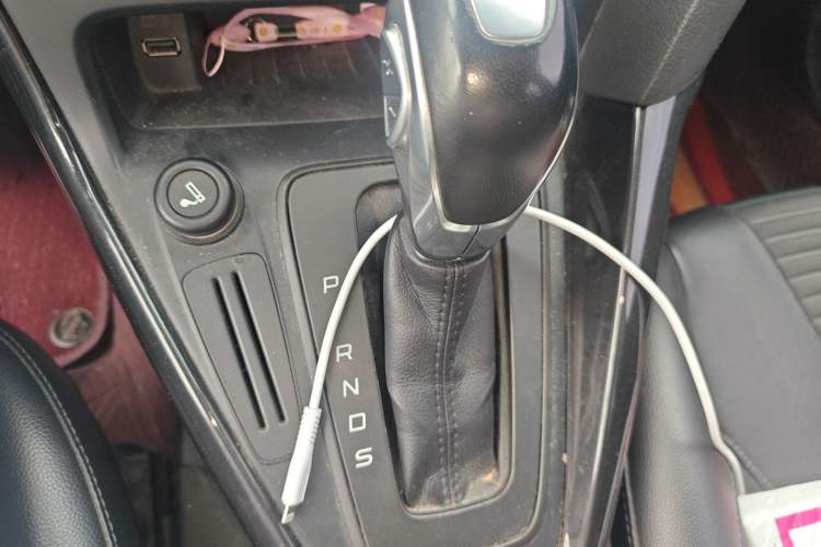Used Ford Focus 2015 Hatchback 1.6L Automatic Fashion Edition Gear Lever