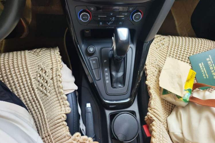 Used Ford Focus 2015 Sedan EcoBoost 125 Automatic Supreme Style Edition Gear Lever