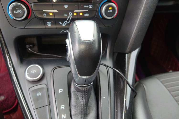 Used Ford Focus 2015 Hatchback EcoBoost 180 Automatic Elite Model Gear Lever
