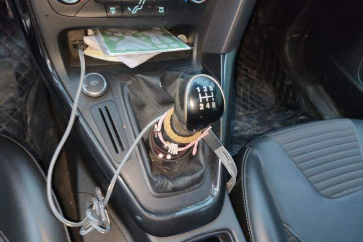 Used Ford Focus 2015 Hatchback EcoBoost 125 Manual – Ultra-Style Edition Gear Lever