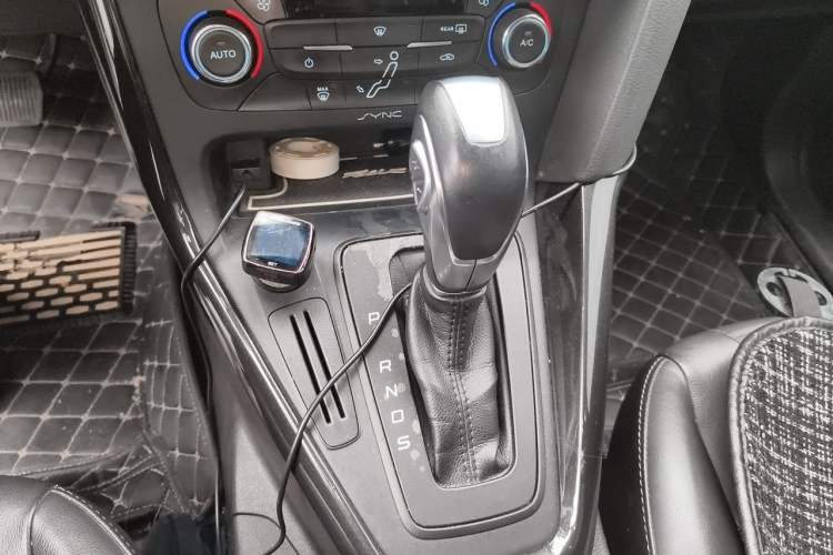 Used Ford Focus 2015 Hatchback 1.6L Automatic Fashion Edition Gear Lever