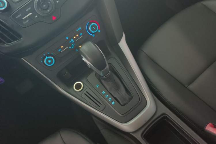 Used Ford Focus 2015 Hatchback 1.6L Automatic Comfort Model Gear Lever