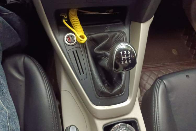 Used Ford Focus 2015 Sedan 1.6L Manual Comfort Model Gear Lever