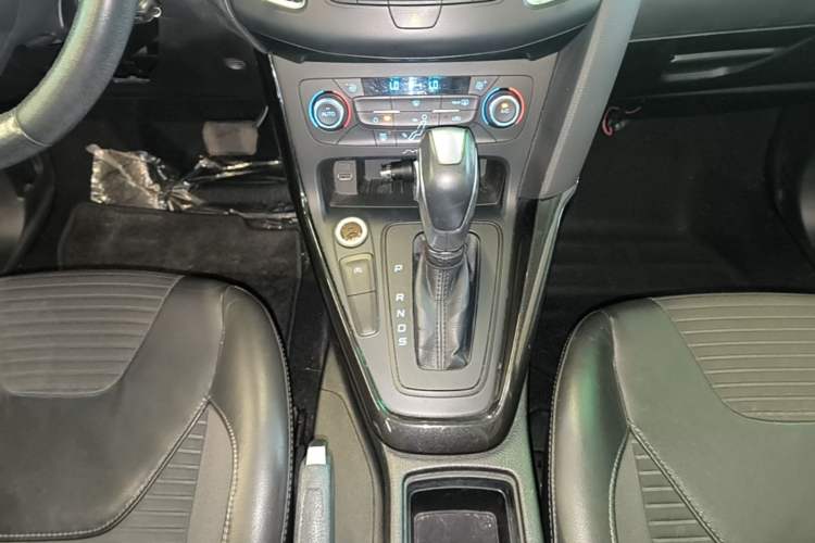 Used Ford Focus 2015 Hatchback EcoBoost 180 Automatic Elite Model Gear Lever