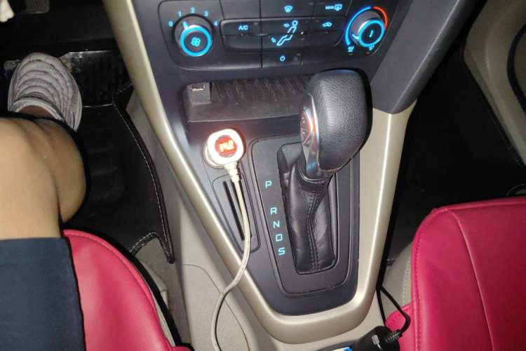 Used Ford Focus 2015 Sedan 1.6L Automatic Comfort Model Gear Lever