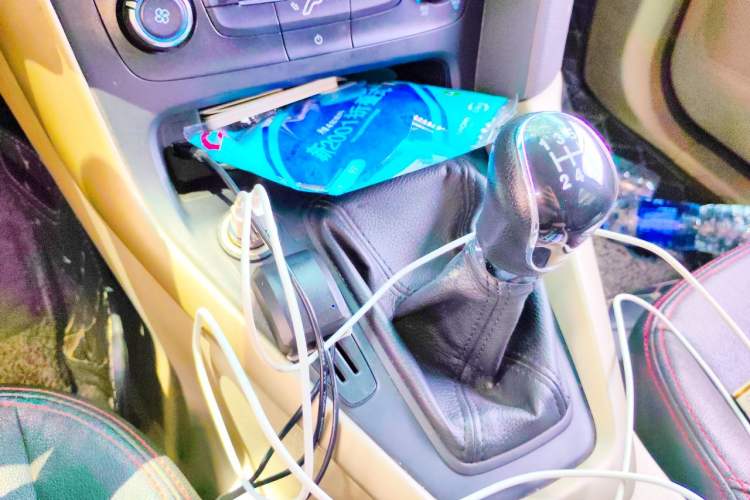 Used Ford Focus 2015 Sedan 1.6L Manual Comfort Model Gear Lever
