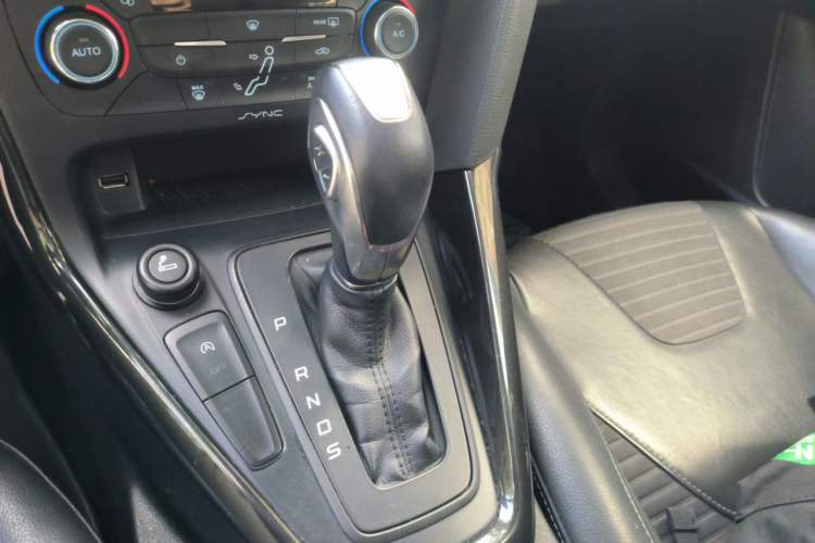 Used Ford Focus 2015 Sedan EcoBoost 180 Automatic Elite Model Gear Lever