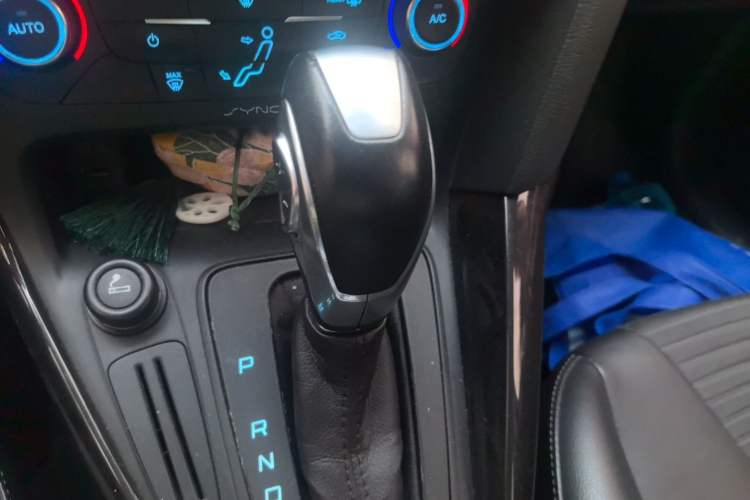 Used Ford Focus 2015 Hatchback 1.6L Automatic Fashion Edition Gear Lever