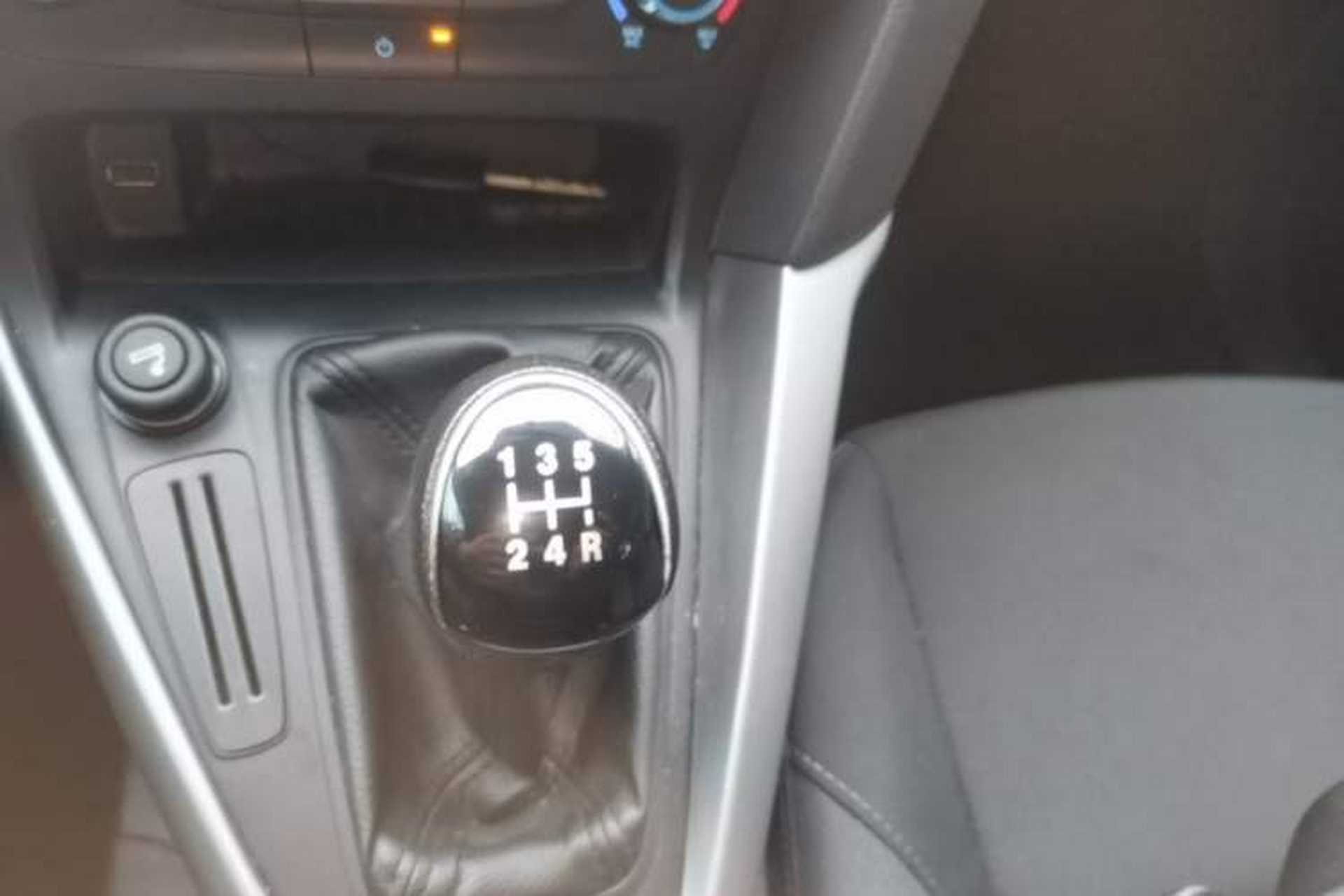 Used Ford Focus 2015 Hatchback 1.6L Manual Comfort Edition Gear Lever