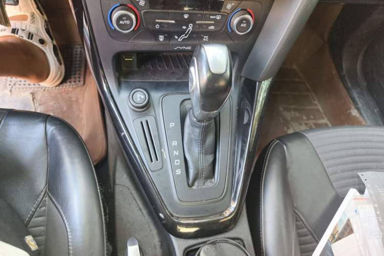 Used Ford Focus 2015 Sedan 1.6L Automatic Trend Model Gear Lever