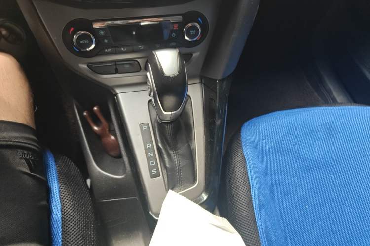 Used Ford Focus 2015 Sedan 1.6L Automatic Trend Model Gear Lever