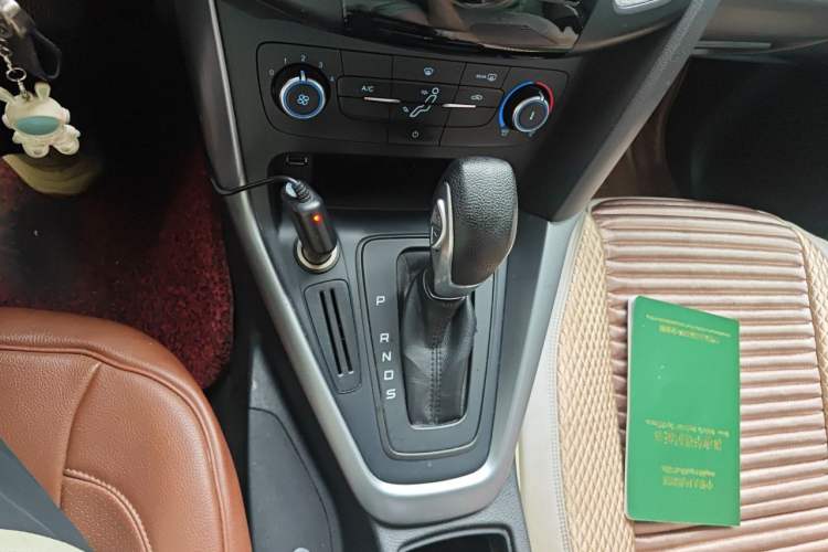 Used Ford Focus 2015 Hatchback 1.6L Automatic Comfort Model Gear Lever