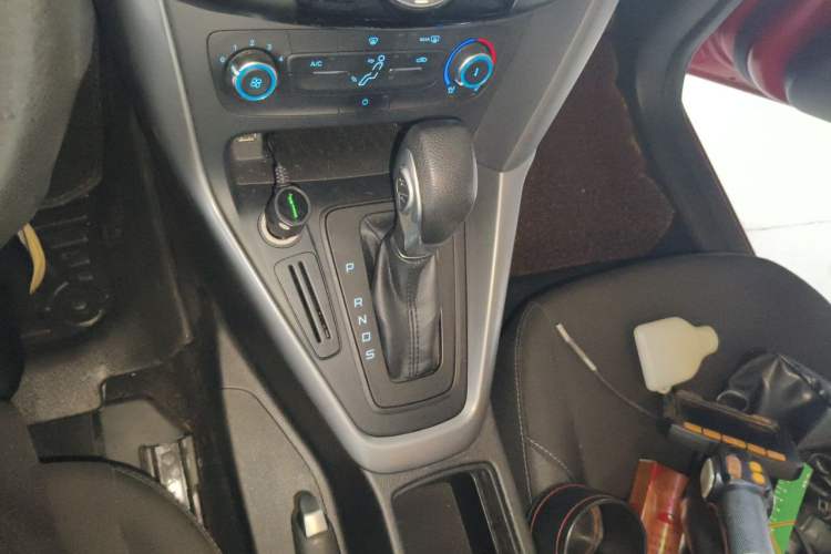 Used Ford Focus 2015 Hatchback 1.6L Automatic Comfort Model Gear Lever