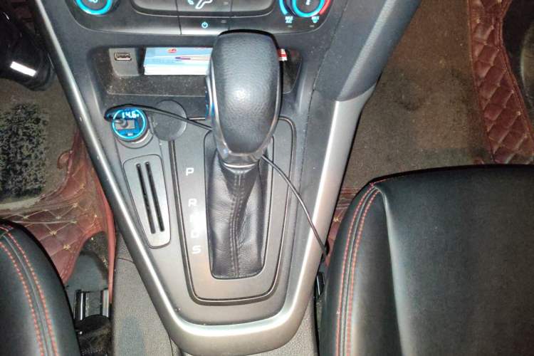 Used Ford Focus 2015 Hatchback 1.6L Automatic Comfort Model Gear Lever