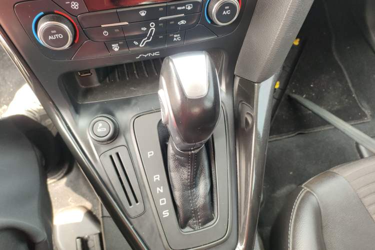 Used Ford Focus 2015 Sedan 1.6L Automatic Trend Model Gear Lever