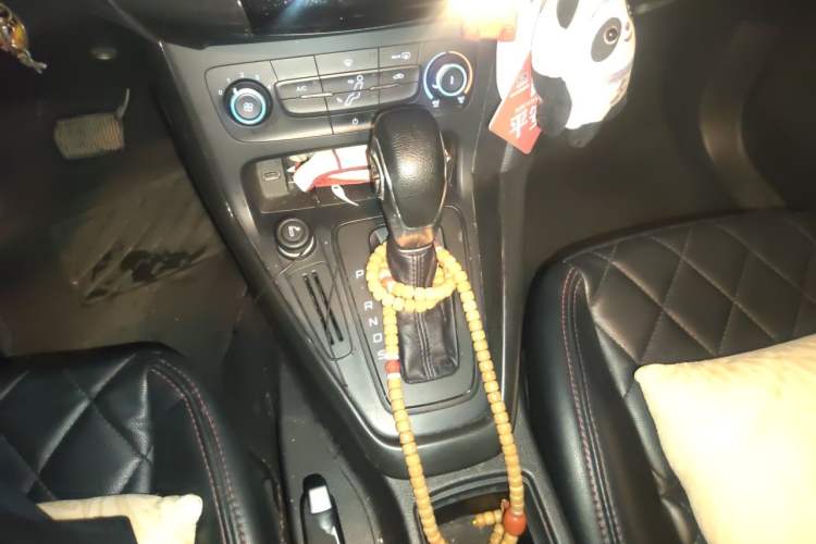 Used Ford Focus 2015 Hatchback 1.6L Automatic Comfort Model Gear Lever