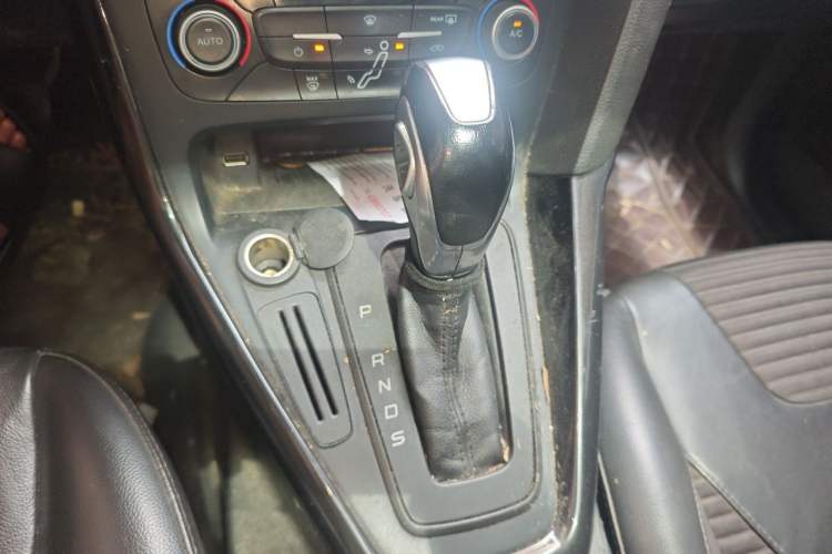 Used Ford Focus 2015 Sedan 1.6L Automatic Trend Model Gear Lever