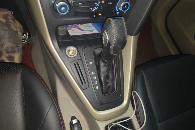 Used Ford Focus 2015 Sedan 1.6L Automatic Comfort Model Gear Lever