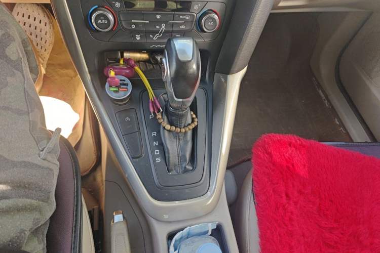Used Ford Focus 2015 Sedan EcoBoost 125 Automatic Supreme Style Edition Gear Lever