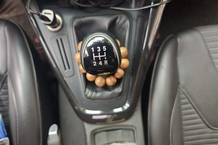 Used Ford Focus 2015 Sedan 1.6L Manual Fashion Edition Gear Lever