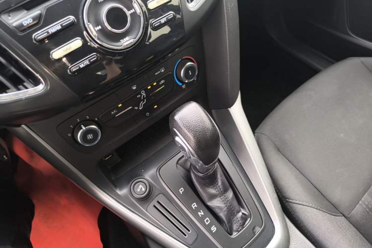Used Ford Focus 2015 Hatchback 1.6L Automatic Comfort Model Gear Lever
