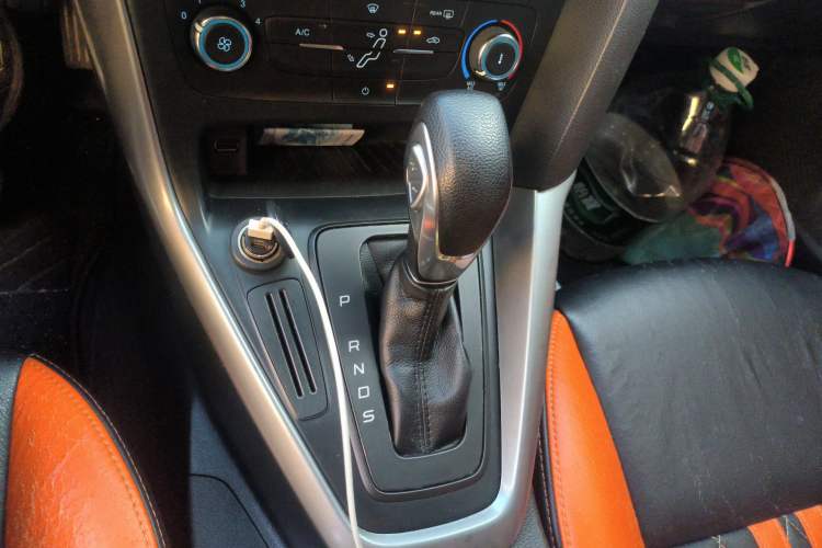 Used Ford Focus 2015 Hatchback 1.6L Automatic Comfort Model Gear Lever