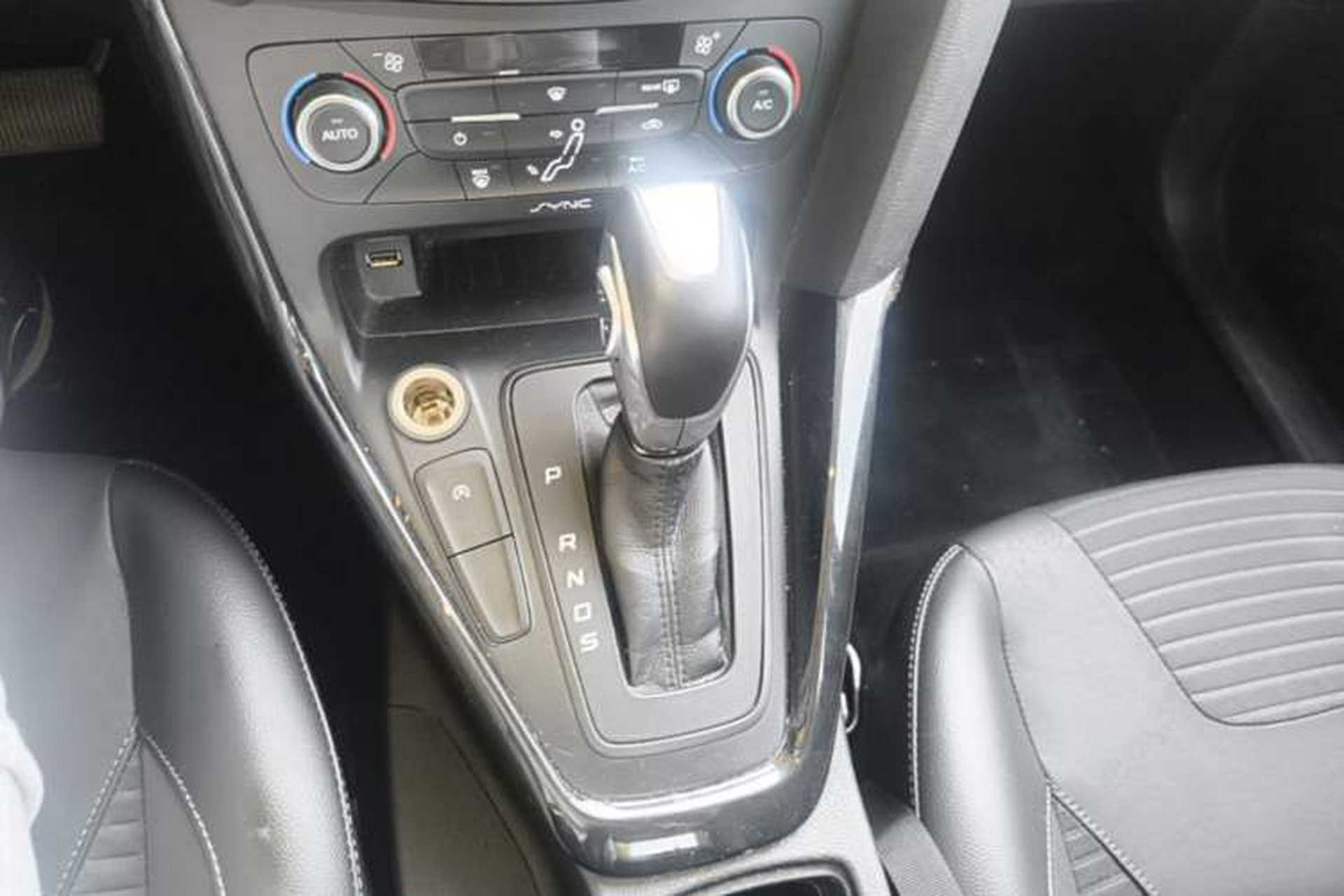 Used Ford Focus 2015 Sedan EcoBoost 180 Automatic Elite Model Gear Lever