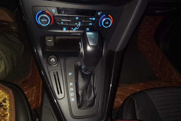 Used Ford Focus 2015 Sedan 1.6L Automatic Trend Model Gear Lever
