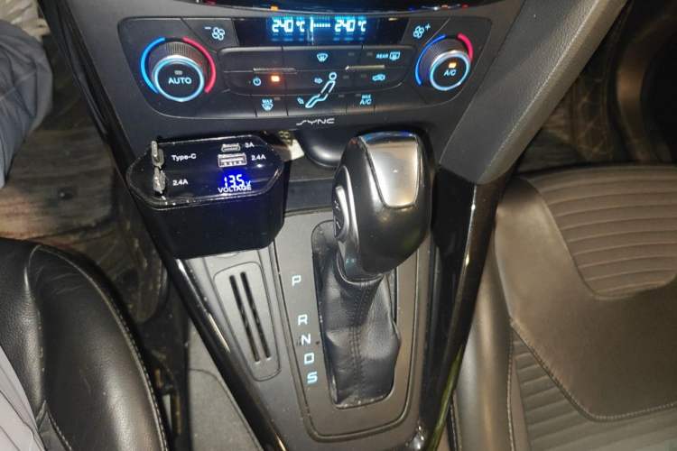 Used Ford Focus 2015 Hatchback 1.6L Automatic Fashion Edition Gear Lever