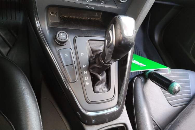 Used Ford Focus 2015 Sedan EcoBoost 180 Automatic Elite Model Gear Lever