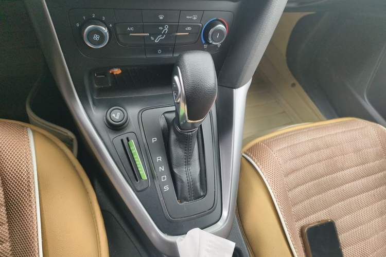 Used Ford Focus 2015 Hatchback 1.6L Automatic Comfort Model Gear Lever