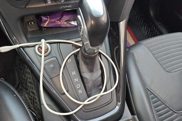Used Ford Focus 2015 Hatchback EcoBoost 125 Automatic Supreme Style Edition Gear Lever