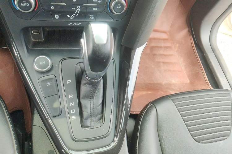 Used Ford Focus 2015 Sedan EcoBoost 180 Automatic Elite Model Gear Lever