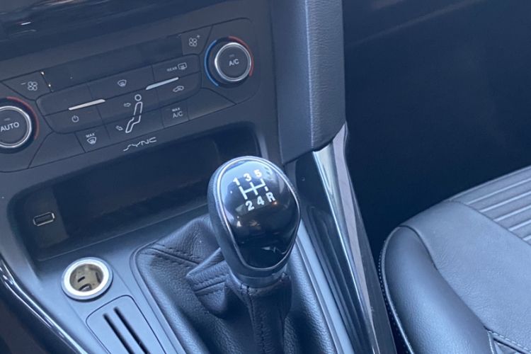 Used Ford Focus 2015 Hatchback 1.6L Manual Fashion Edition Gear Lever